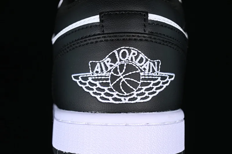 All categories Air Jordan Jordan series basketball shoes Air Jordan 1 Low Z version Air Jordan 1 Low "White and Black" AJ1 Joe 1 white and black color matching low-top cultural casual sneakers 553558-132